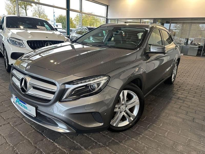 Grau Gebraucht 2015 Mercedes GLA180 Urban SUV | 11.890 € (Fairer Preis) - Bild 1/4