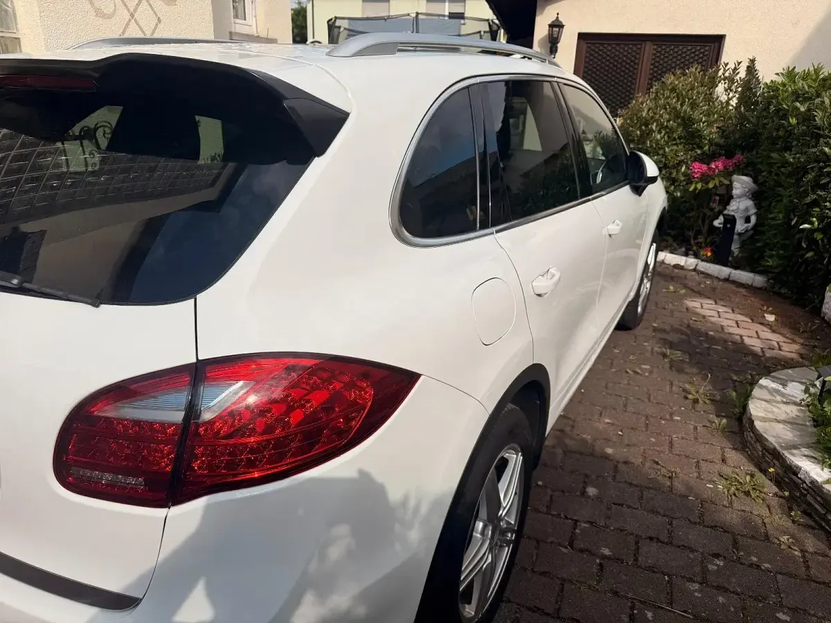Gebraucht Porsche Cayenne 300 PS (220 kW) 2012 Weiß SUV