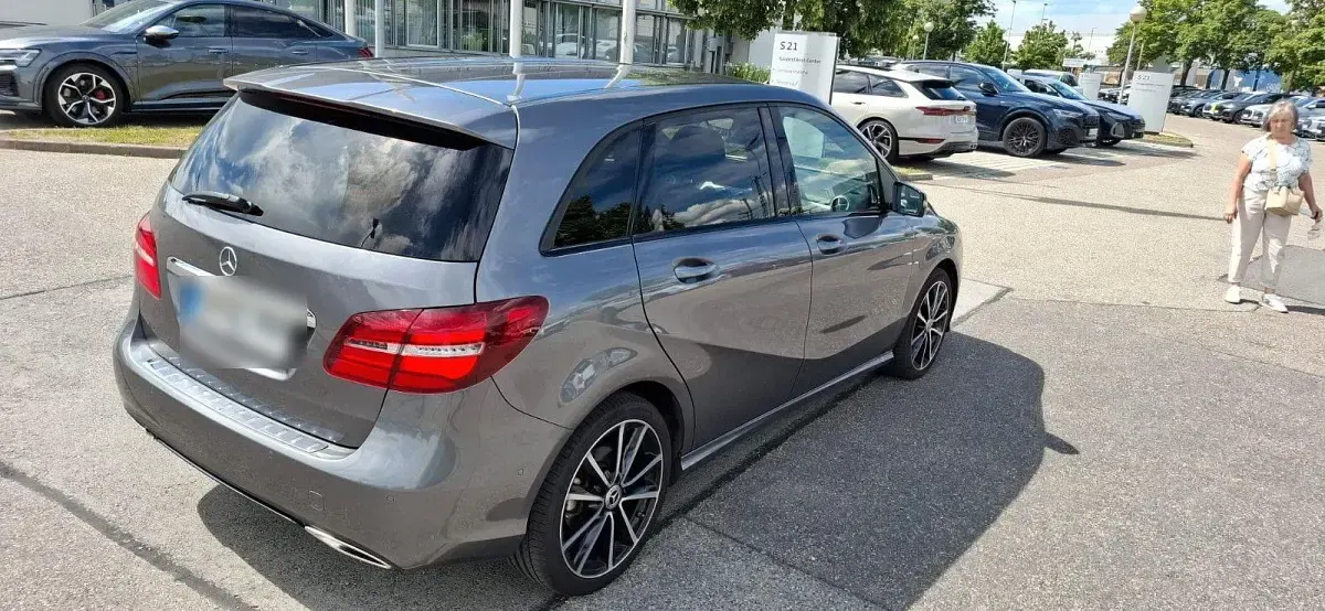 Gebraucht Mercedes B180 122 PS (89 kW) 2016 Grau Kleinwagen