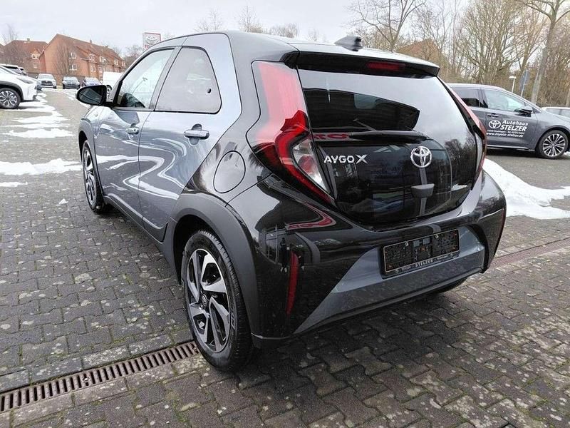 Neu Toyota Aygo X 72 PS (52 kW) 2025 Celestite grey metallic / nigh SUV
