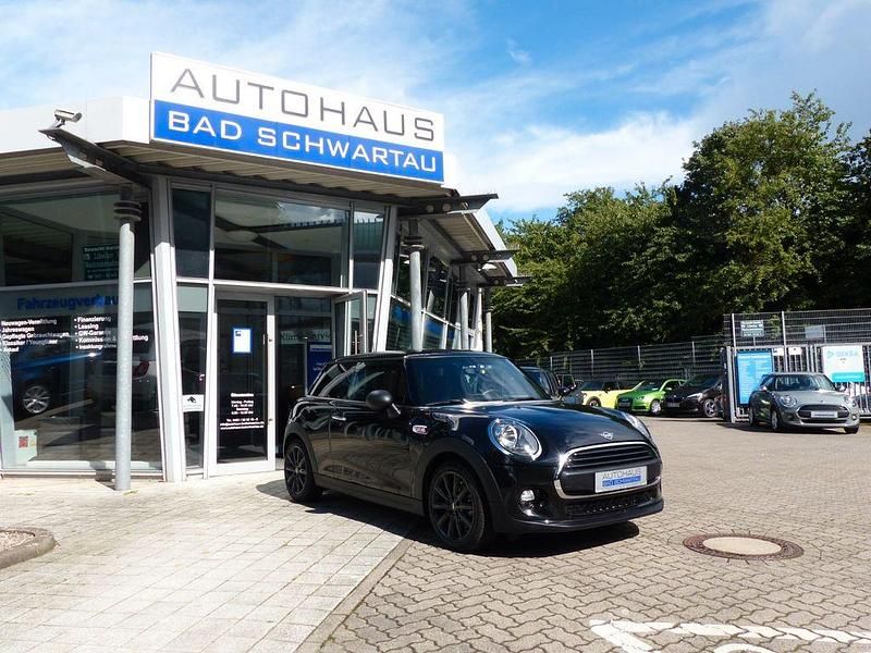 Midnight black metallic Gebraucht 2018 Mini ONE Kleinwagen | 15.950 € (Fairer Preis) - Bild 1/4