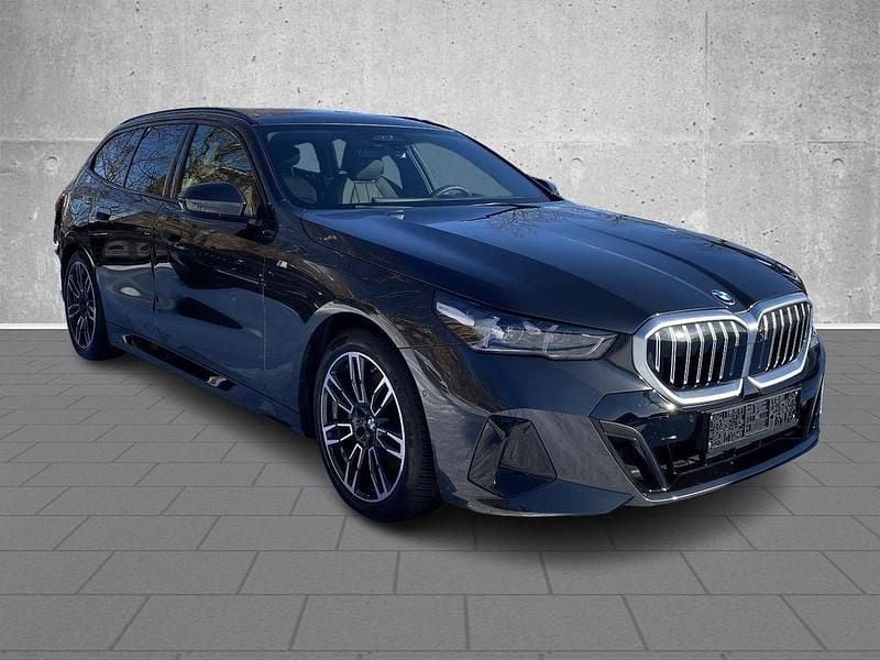 Gebraucht BMW 540 Performance 303 PS (222 kW) 2025 Grau Kombi