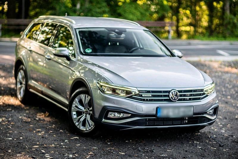 Silber Gebraucht 2021 VW Passat Alltrack Kombi | 23.190 € (Superpreis) - Bild 1/4