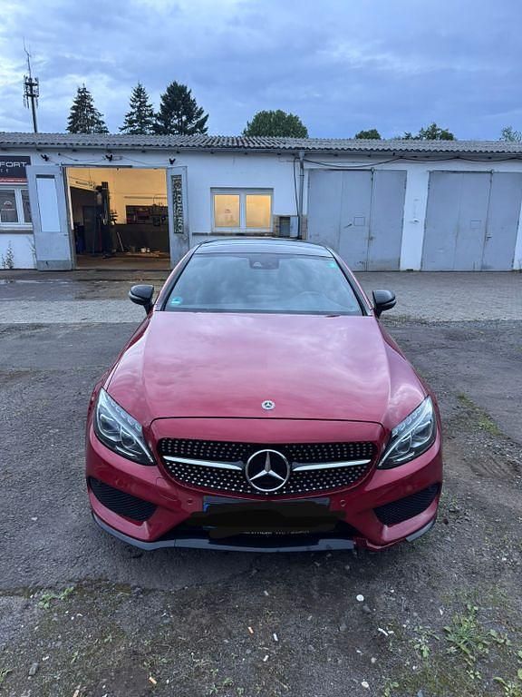 Rot Gebraucht 2018 Mercedes C250 AMG Coupé | 21.900 € (Teuer) - Bild 1/4