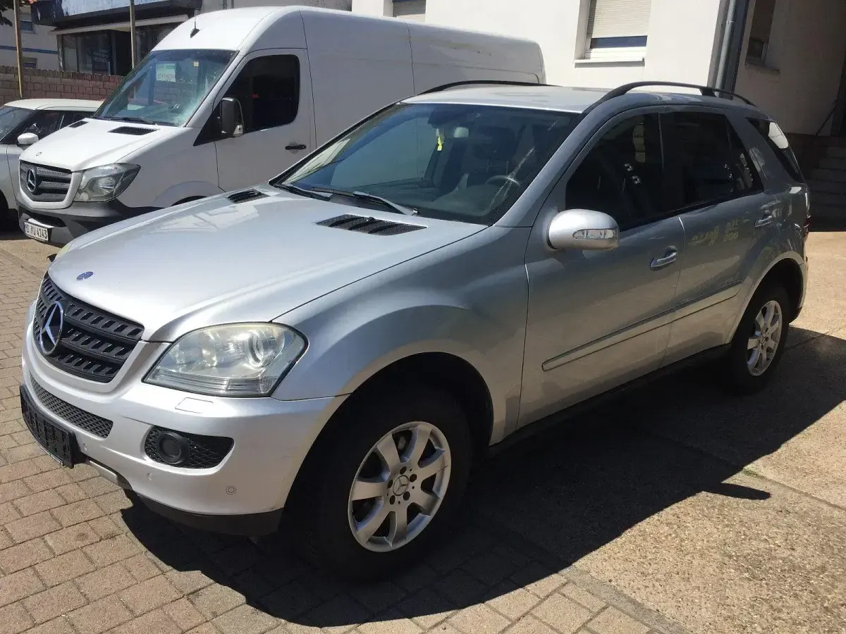 Gebraucht Mercedes ML320 224 PS (164 kW) 2007 Silber SUV