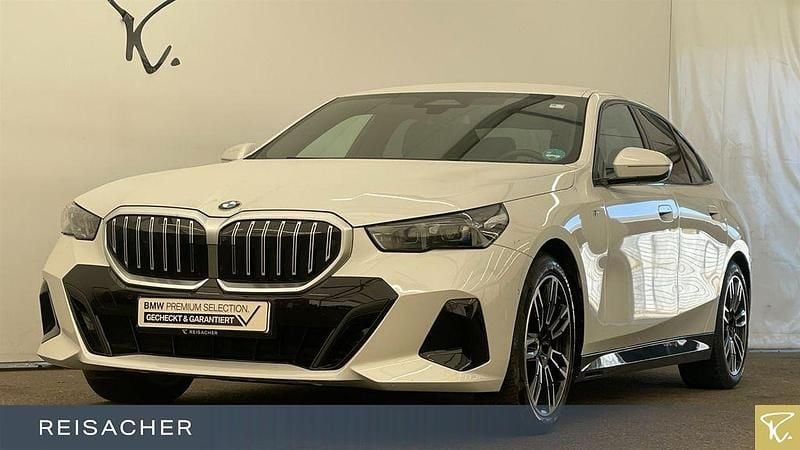 Weiß Gebraucht 2025 BMW 540 M Sport Limousine | 64.949 € (Superpreis) - Bild 1/4