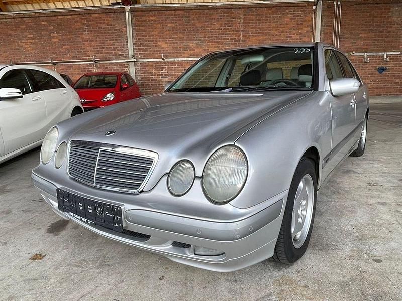 Gebraucht Mercedes E240 170 PS (125 kW) 2000 Silber Limousine