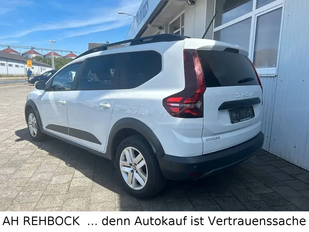 Gebraucht Dacia Jogger Expression 110 PS (80 kW) 2023 Weiß Van / Kleinbus
