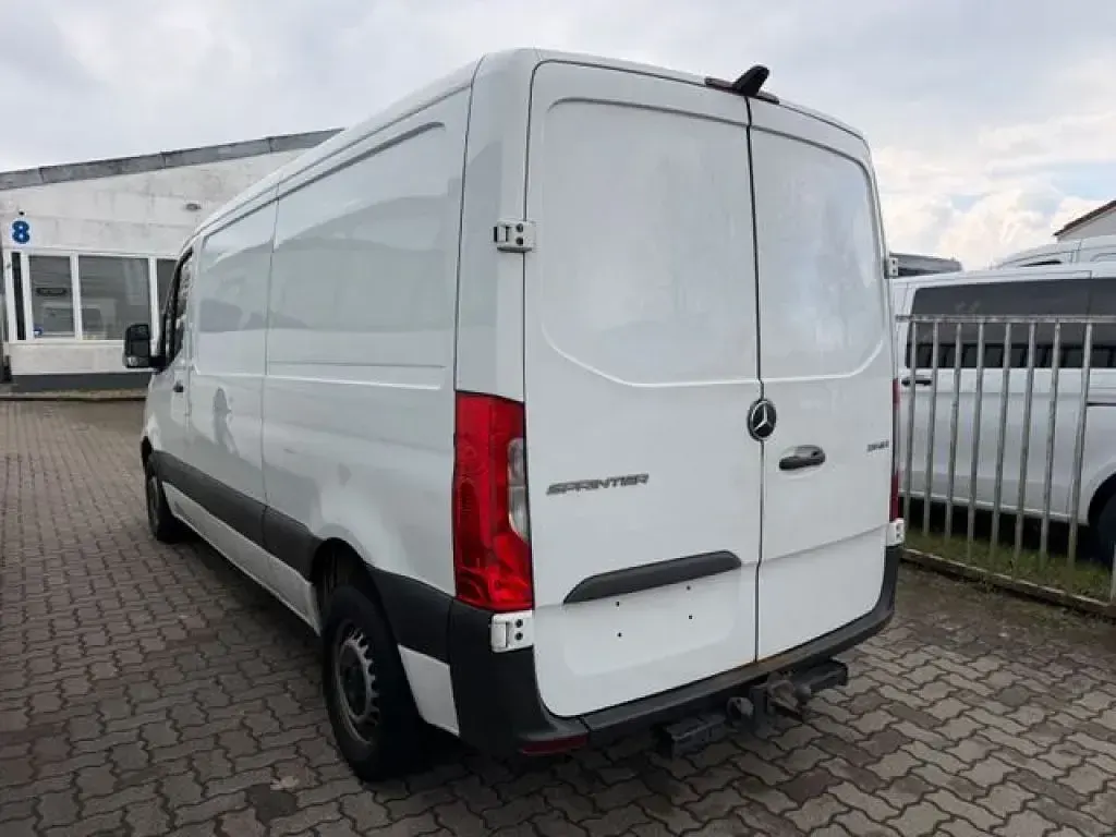Używany Mercedes Sprinter 114 KM (83 kW) 2021 Biały Van