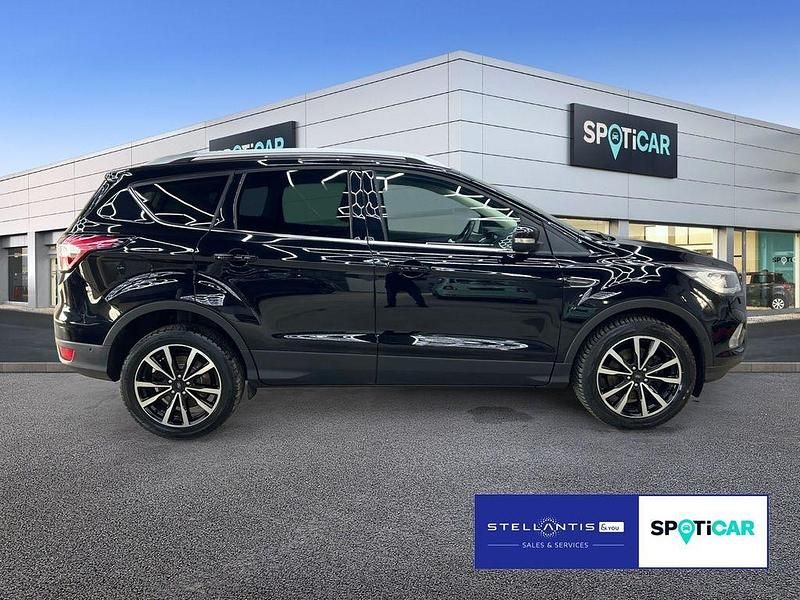 Gebraucht Ford Kuga Titanium 150 PS (110 kW) 2018 Schwarz SUV
