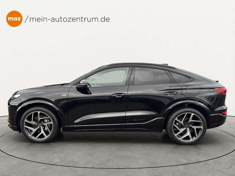 Neu Audi Q6 Sportback e-tron Performance 225 kW (306 PS) 2025 Mythosschwarz metallic SUV