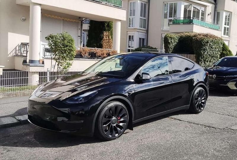 Schwarz Gebraucht 2022 Tesla Model Y Performance SUV | 39.999 € (Teuer) - Bild 1/2