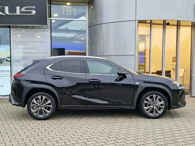 Neu Lexus UX 300h Sport Design Packet 199 PS (146 kW) 2025 Graphitschwarz SUV