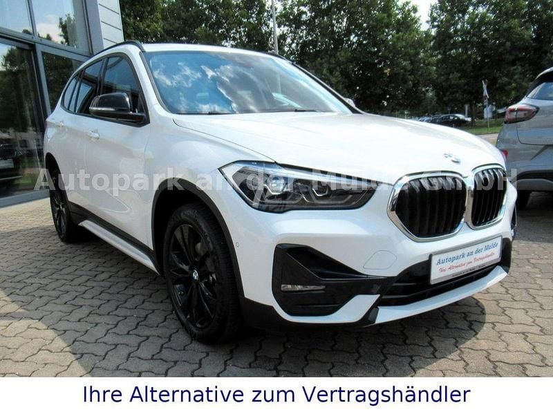 Weiß Gebraucht 2020 BMW X1 Sport Line SUV | 26.990 € (Teuer) - Bild 1/4