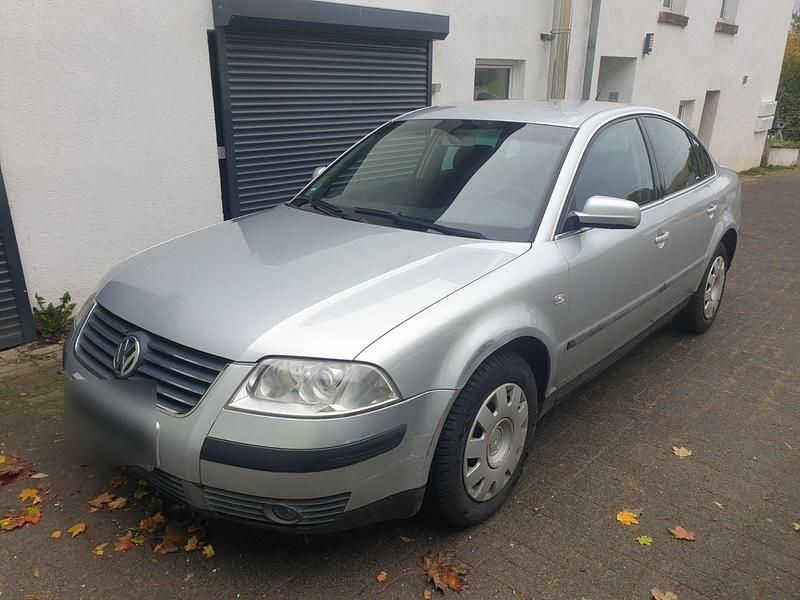 Silber Gebraucht 2002 VW Passat Limousine | 1.500 € (Guter Preis) - Bild 1/4