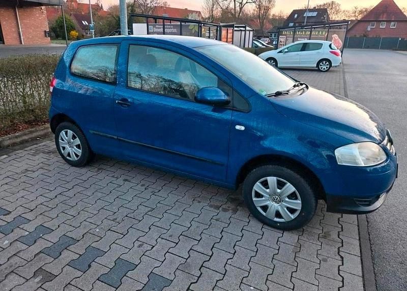 Second-hand VW Fox 54 CP (39 kW) 2005 Albastru Hatchback