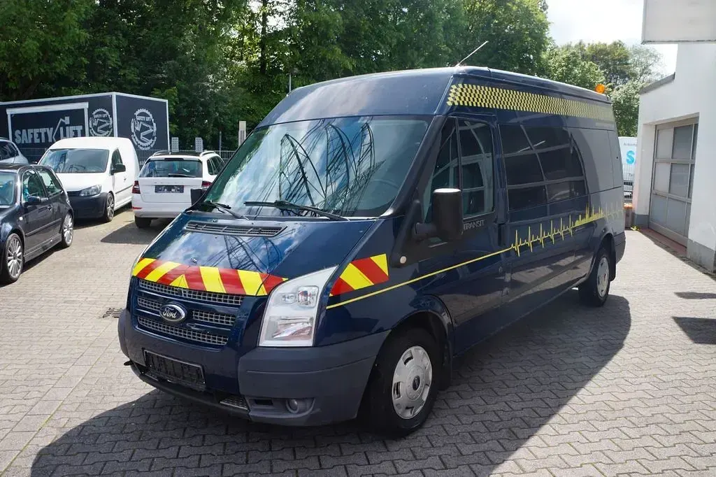Gebraucht Ford 300 Trend 125 PS (91 kW) 2013 Blau Kombi