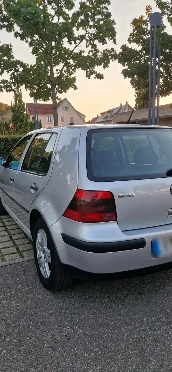 Gebraucht VW Golf IV 102 PS (75 kW) 2001 Silber Kleinwagen