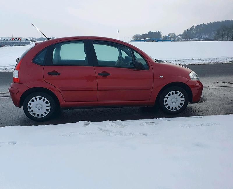 Rot Gebraucht 2009 Citroën C3 Limousine | 2.300 € (Fairer Preis) - Bild 1/4