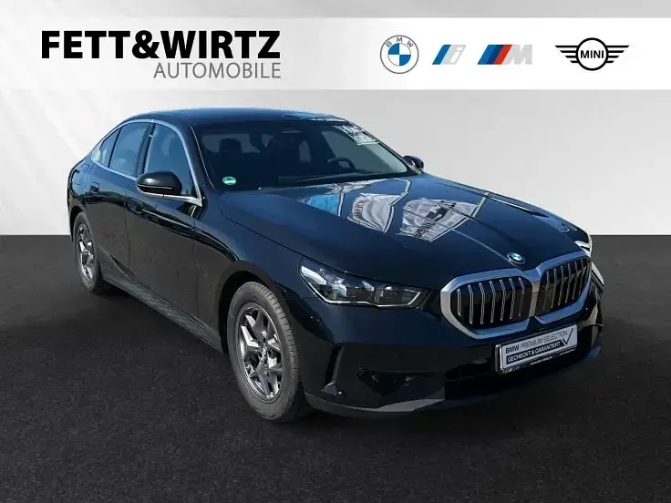 Gebraucht BMW 520 Comfort Edition 208 PS (152 kW) 2025 Limousine