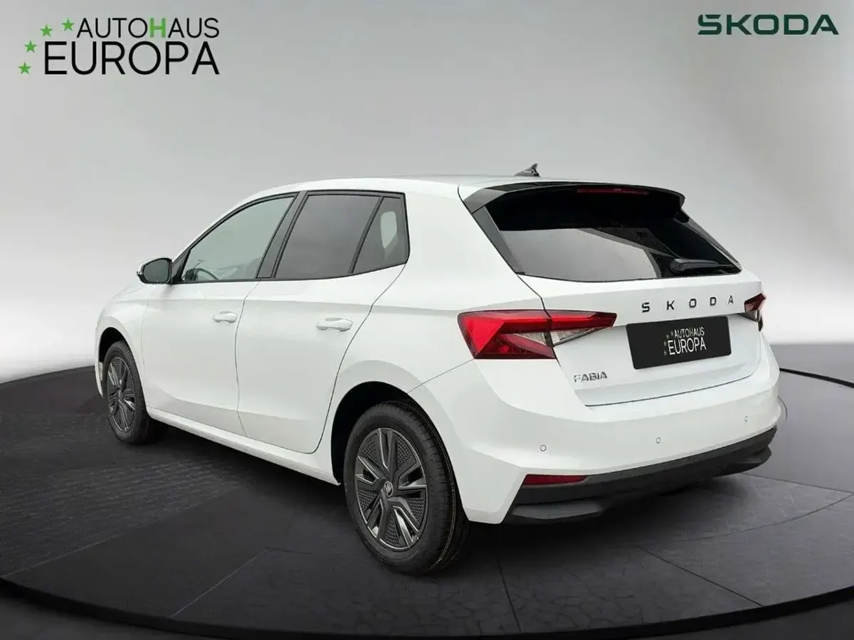 Neu Skoda Fabia Selection 116 PS (85 kW) 2026 Moon weiss metallic Kleinwagen