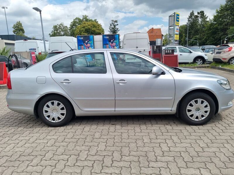 Gebraucht Skoda Octavia Ambition 105 PS (77 kW) 2012 Silber Limousine