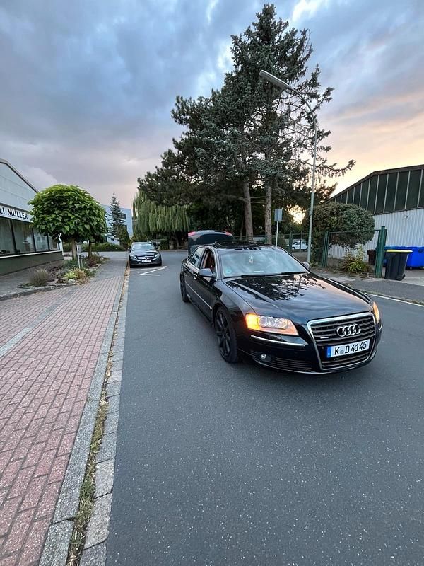 Schwarz Gebraucht 2006 Audi A8 Ambiente Limousine | 4.000 € (Superpreis) - Bild 1/4
