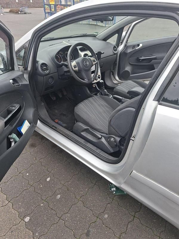 Gebraucht Opel Corsa 80 PS (58 kW) 2007 Silber Kleinwagen