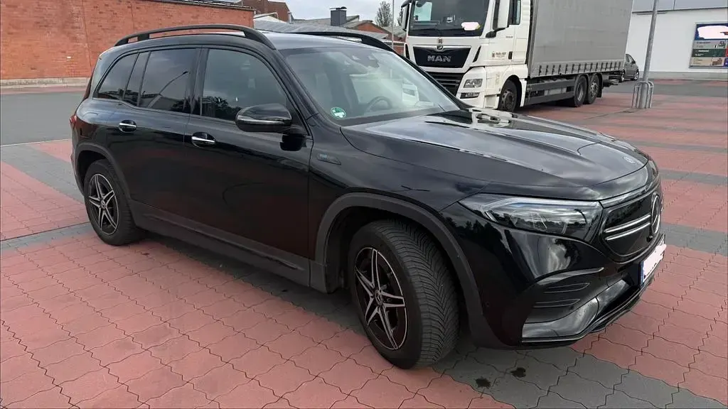 Gebraucht Mercedes EQB300 AMG line 167 kW (228 PS) 2022 Schwarz SUV
