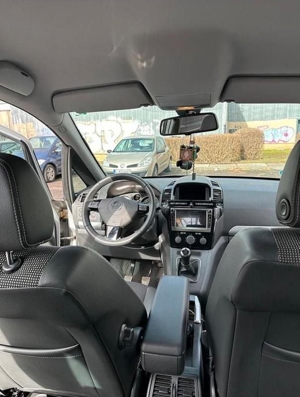 Gebraucht Opel Zafira 140 PS (102 kW) 2011 Grau Van / Kleinbus