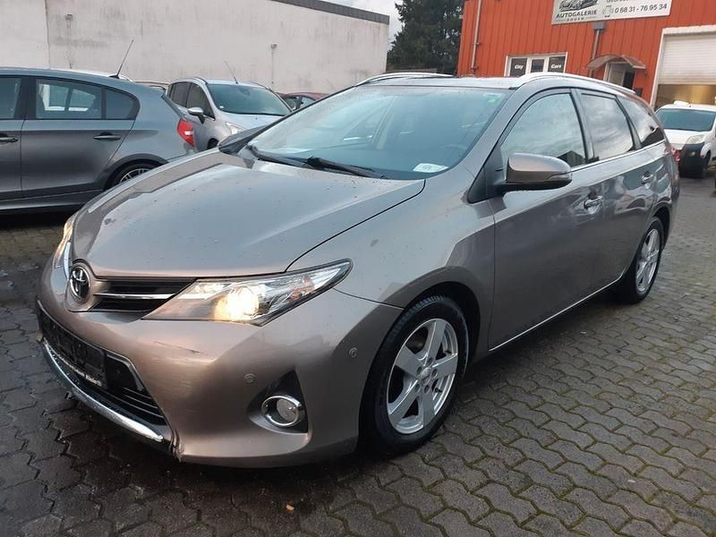 Gebraucht 2015 Toyota Auris Edition Kombi | 7.980 € (Guter Preis) - Bild 1/4