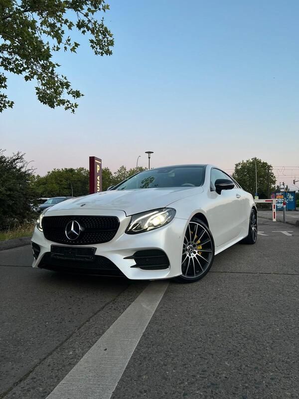 Schwarz Gebraucht 2019 Mercedes E300 Coupé | 46.600 € - Bild 1/4