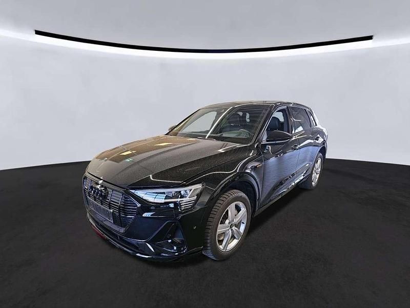 Brillantschwarz Gebraucht 2022 Audi e-tron S-Line SUV | 39.865 € (Fairer Preis) - Bild 1/2