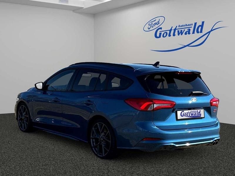 Gebraucht Ford Focus Performance Edition 190 PS (139 kW) 2022 Performanceblau metallic Kombi
