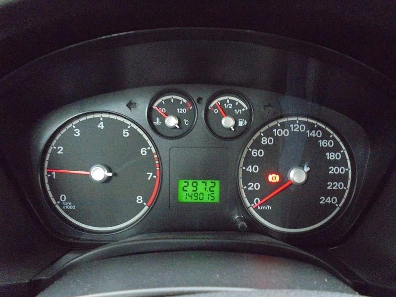 Gebraucht Ford Focus Trend 101 PS (74 kW) 2006 Silber Limousine