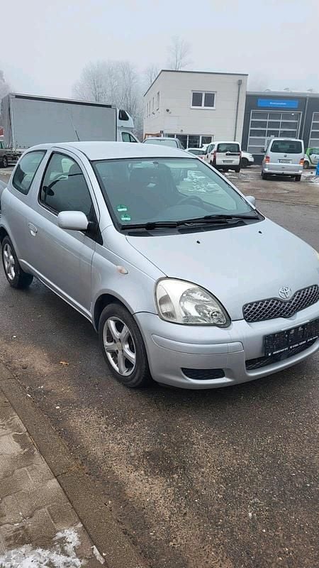 Grau Gebraucht 2004 Toyota Yaris Kleinwagen | 1.500 € (Superpreis) - Bild 1/4