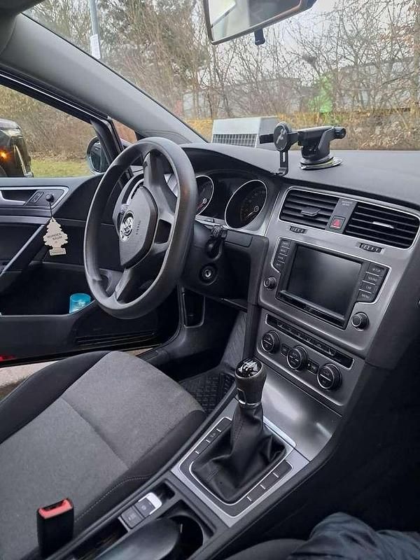 Gebraucht VW Golf VII Trendline 110 PS (80 kW) 2016 Schwarz Kombi