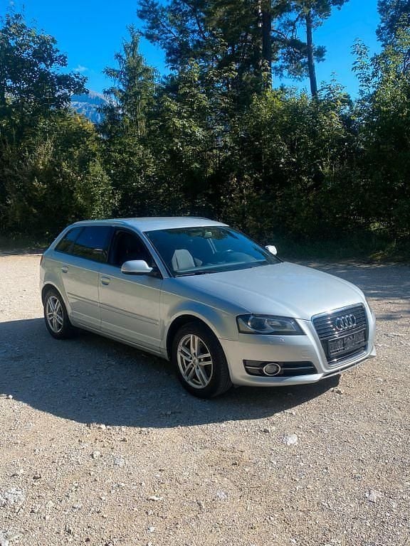 Silber Gebraucht 2012 Audi A3 Sportback Ambition Limousine | 8.500 € (Fairer Preis) - Bild 1/4