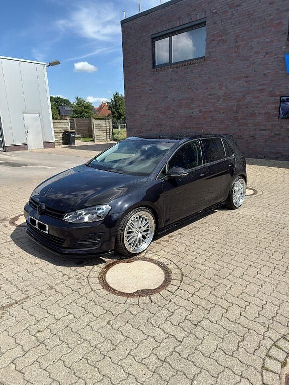 Schwarz Gebraucht 2013 VW Golf VII Comfortline Limousine | 10.500 € (Etwas zu teuer) - Bild 1/4