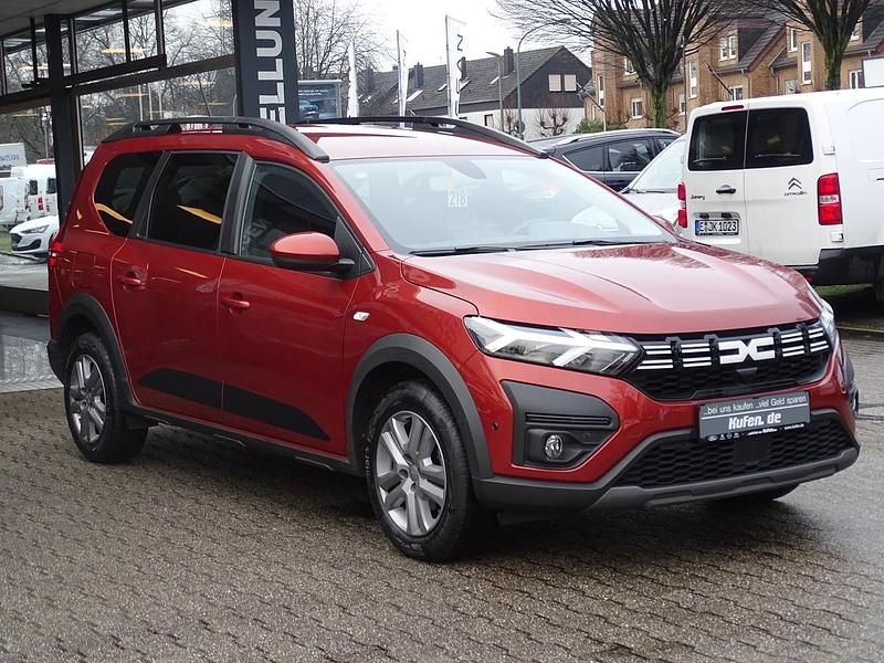 Second-hand Dacia Jogger Expression 110 CP (80 kW) 2023 Maro Monovolum