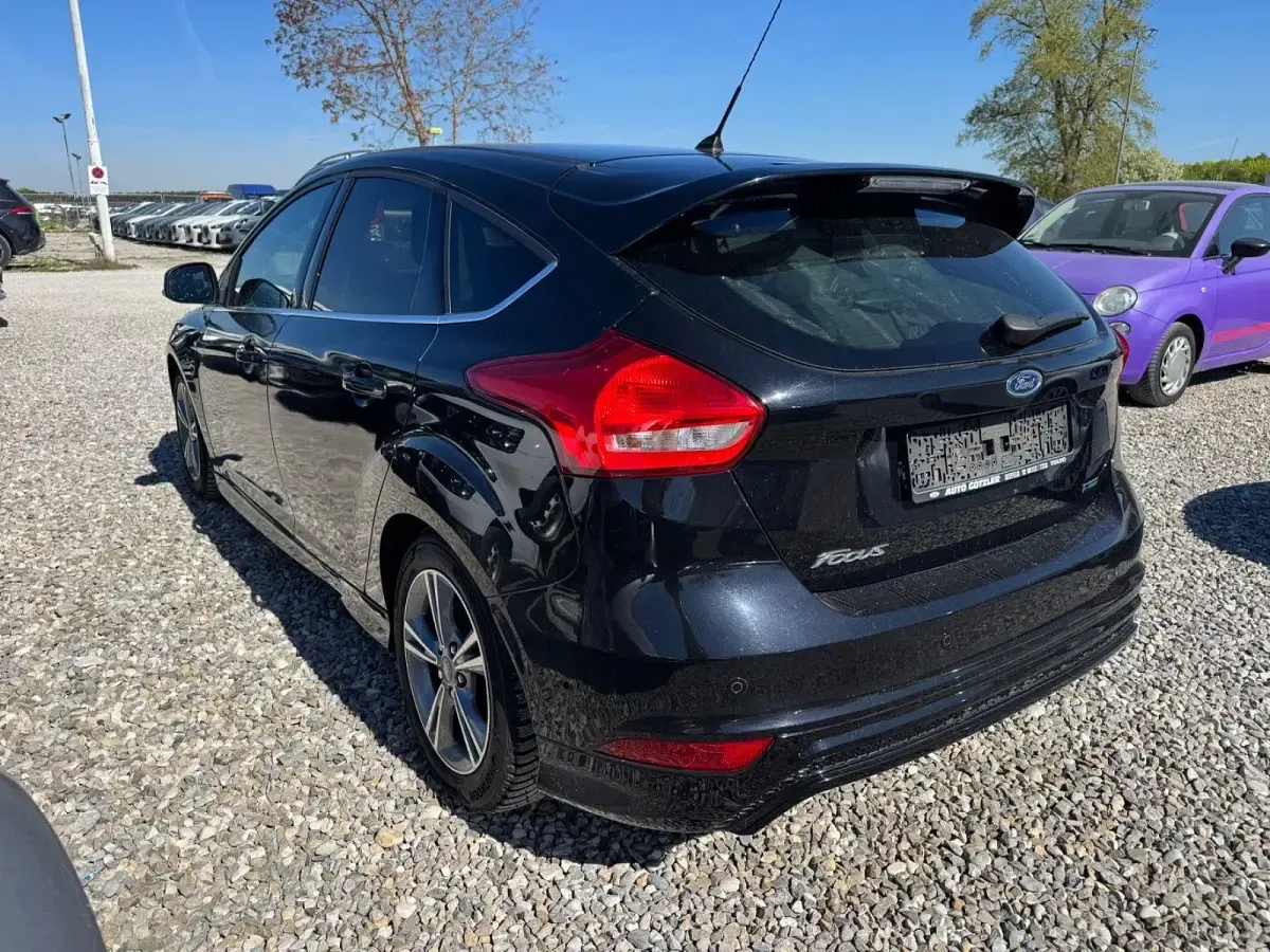 Gebraucht Ford Focus Titanium 125 PS (91 kW) 2015 Schwarz Limousine