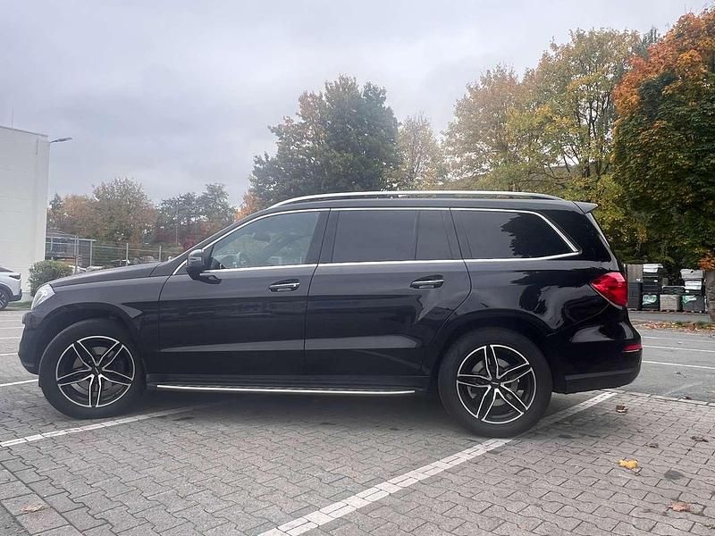 Schwarz Gebraucht 2016 Mercedes GL350 SUV | 25.900 € (Fairer Preis) - Bild 1/4