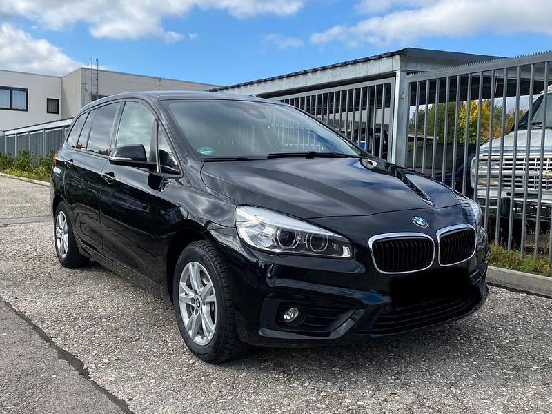 Schwarz Gebraucht 2018 BMW 218 Advantage Kombi | 11.999 € (Guter Preis) - Bild 1/4