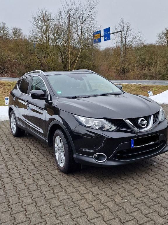 Gebraucht Nissan Qashqai 360º 110 PS (80 kW) 2015 Schwarz SUV