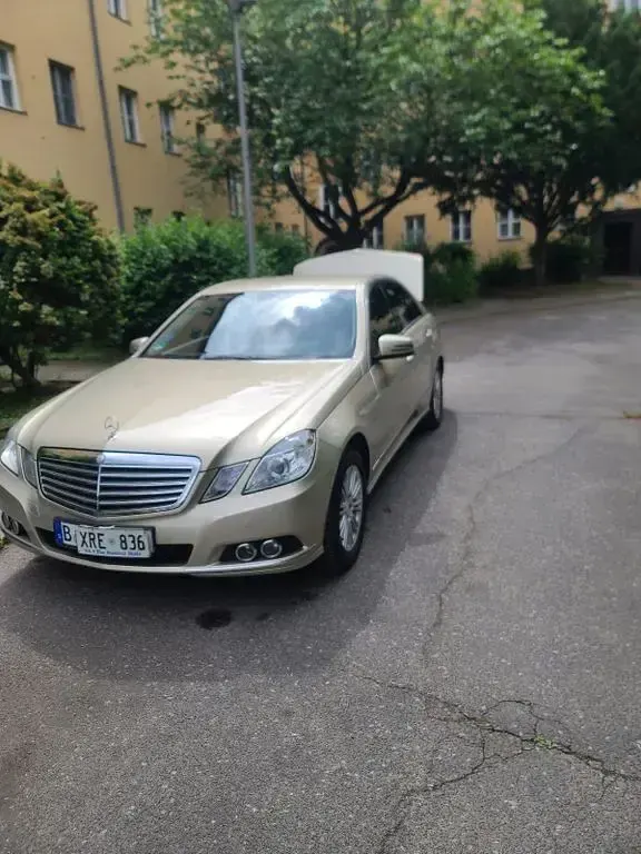 Gebraucht Mercedes E350 Elegance 231 PS (169 kW) 2009 Beige Limousine
