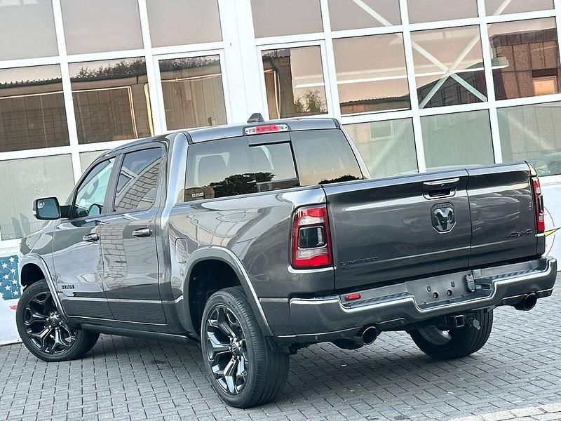 Gebraucht Dodge Ram Limited 401 PS (294 kW) 2021 Grau Pickup