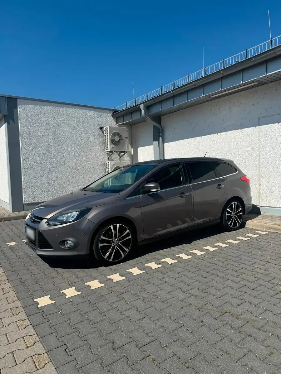 Gebraucht Ford Focus Titanium 182 PS (133 kW) 2012 Grau Kombi