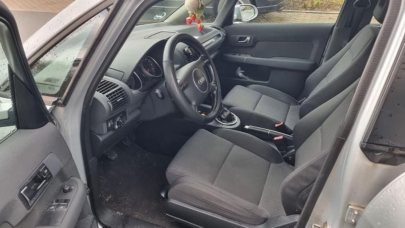 Usata Audi A2 75 CV (55 kW) 2003 Argento Utilitaria