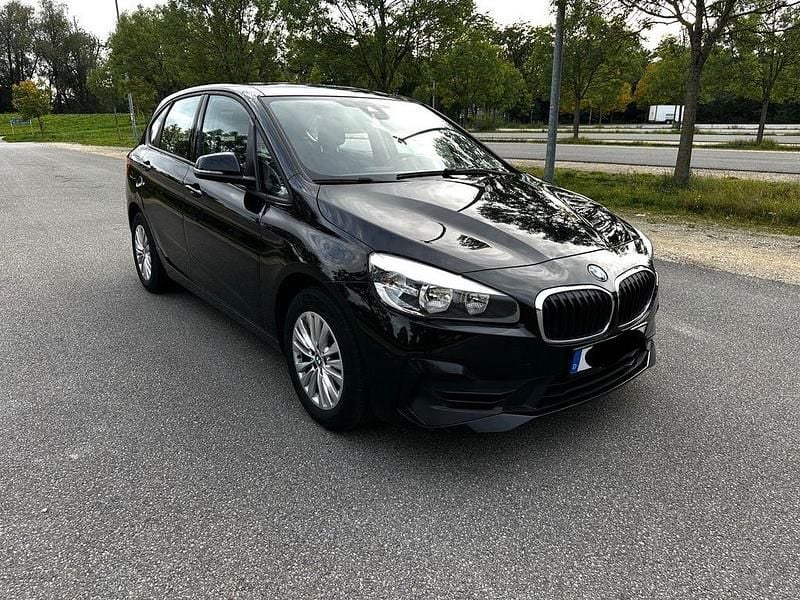 Schwarz Gebraucht 2022 BMW 218 Active Tourer Sport Line Van / Kleinbus | 21.400 € (Guter Preis) - Bild 1/4