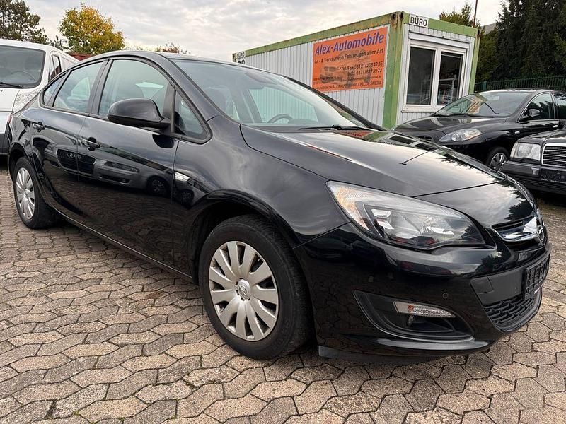 Gebraucht Opel Astra 140 PS (102 kW) 2014 Schwarz Limousine